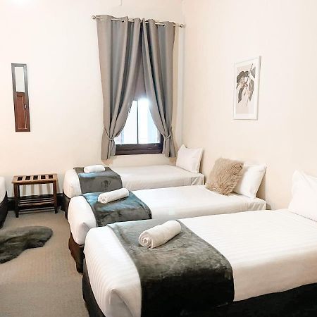 Neath Hotel Екстер'єр фото