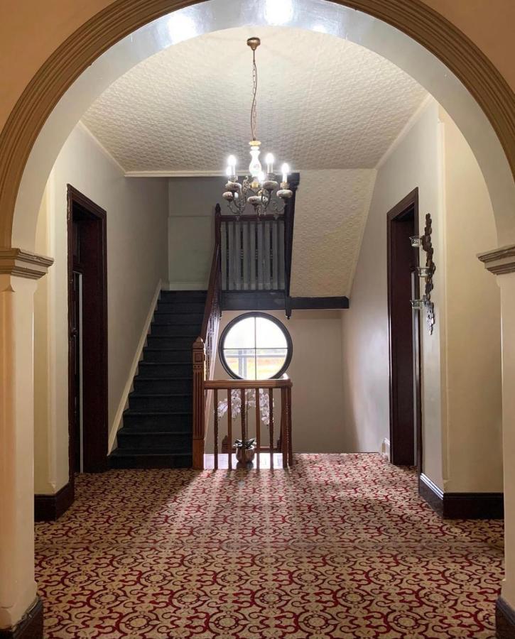 Neath Hotel Екстер'єр фото