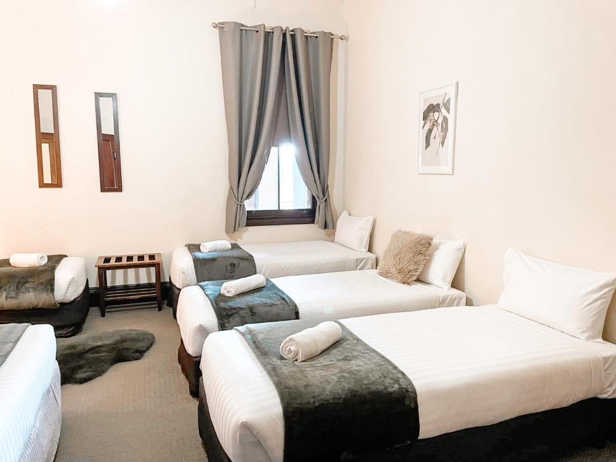 Neath Hotel Екстер'єр фото