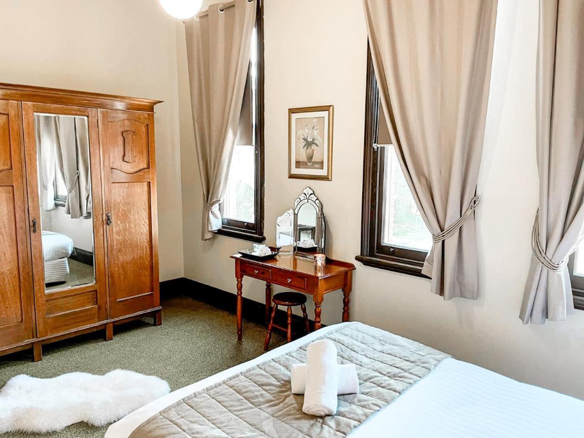 Neath Hotel Екстер'єр фото