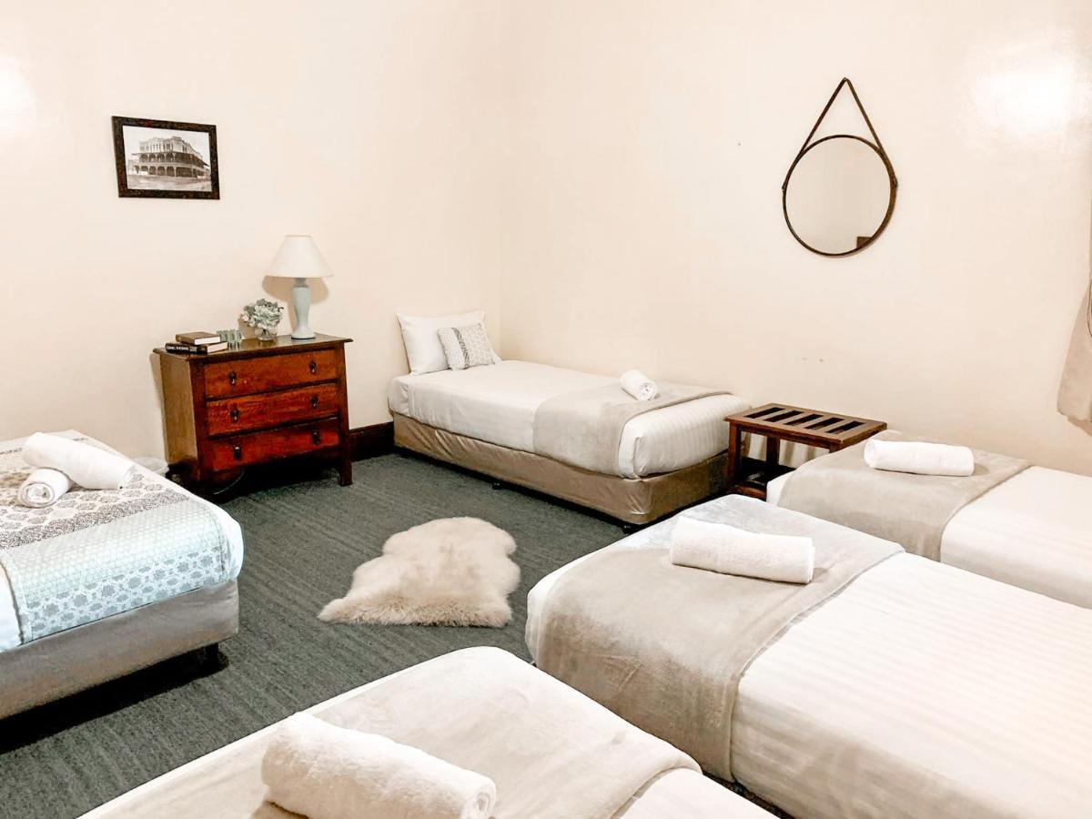 Neath Hotel Екстер'єр фото