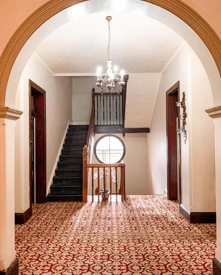 Neath Hotel Екстер'єр фото