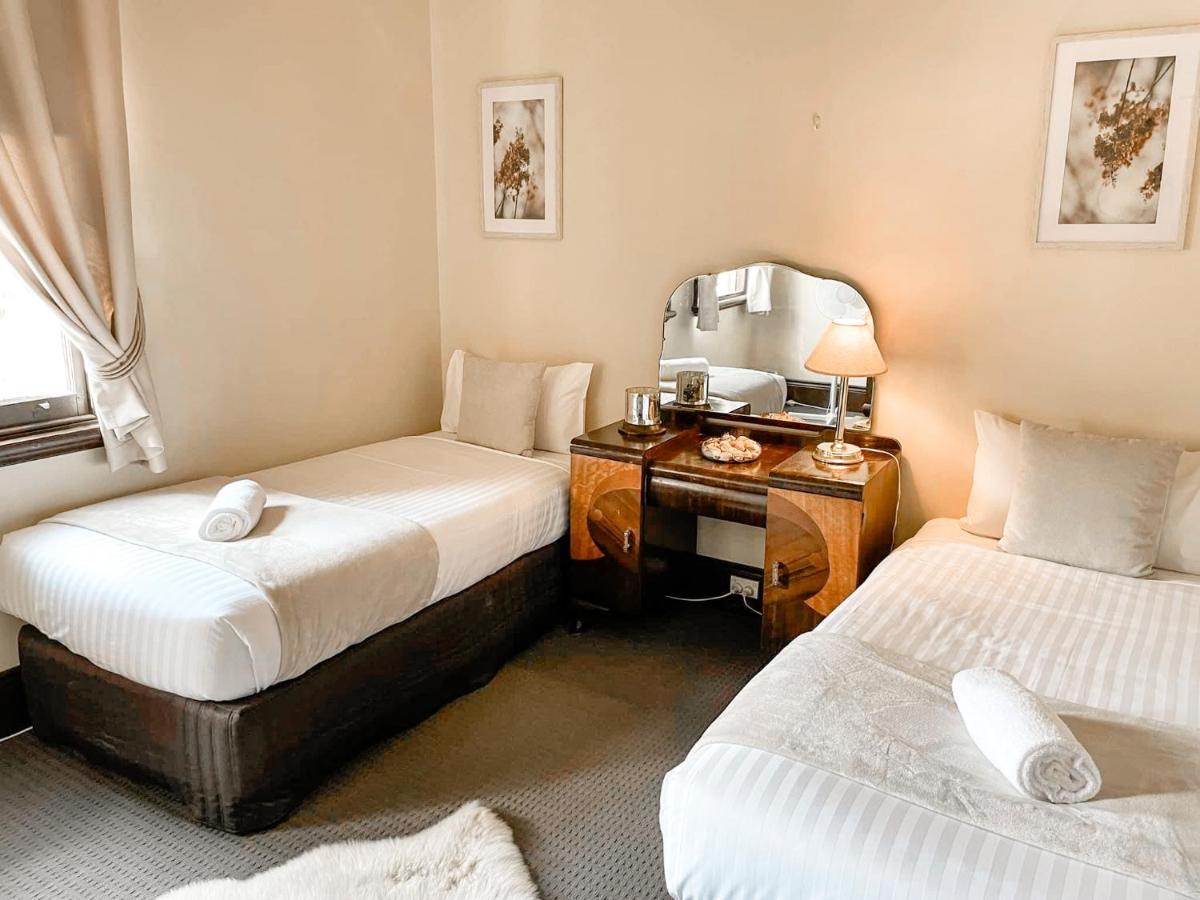 Neath Hotel Екстер'єр фото