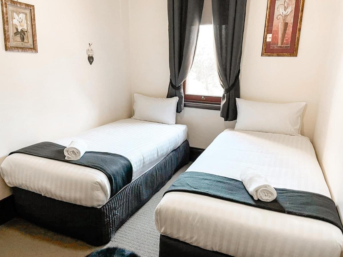 Neath Hotel Екстер'єр фото