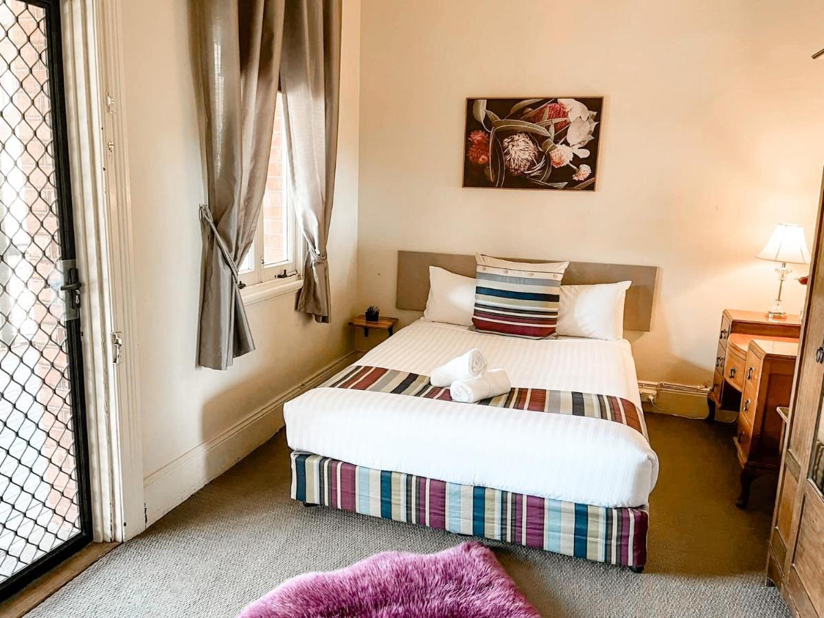 Neath Hotel Екстер'єр фото