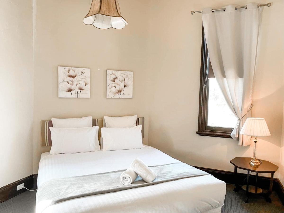 Neath Hotel Екстер'єр фото