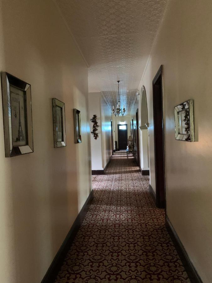 Neath Hotel Екстер'єр фото