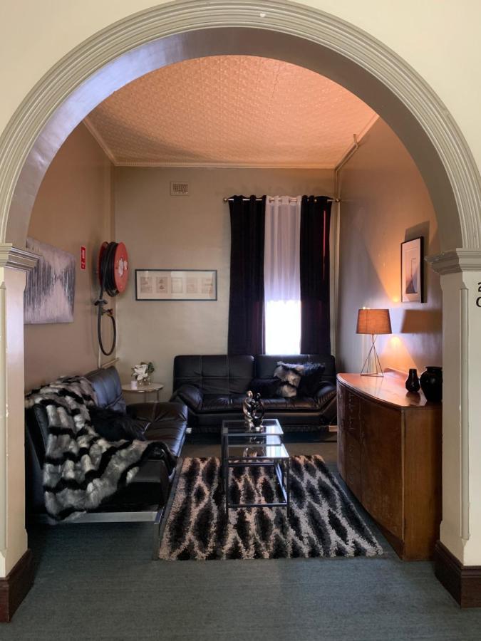 Neath Hotel Екстер'єр фото