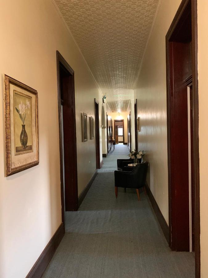 Neath Hotel Екстер'єр фото